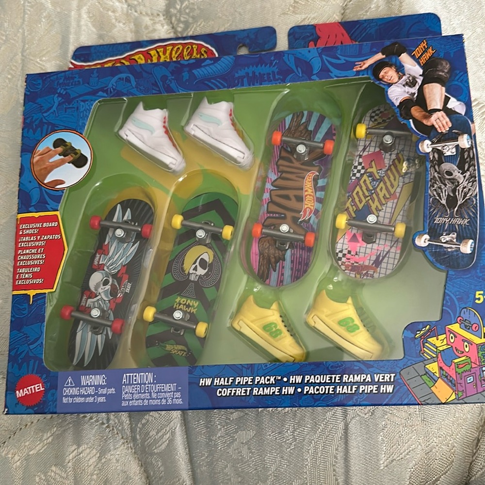 Hot Wheels/ Tony Hawk HW half pipe pack. Unopened. (4) decks, (2) kicks. Rare…..